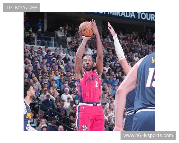 伦纳德底线跳投命中，快船在关键回合中取胜