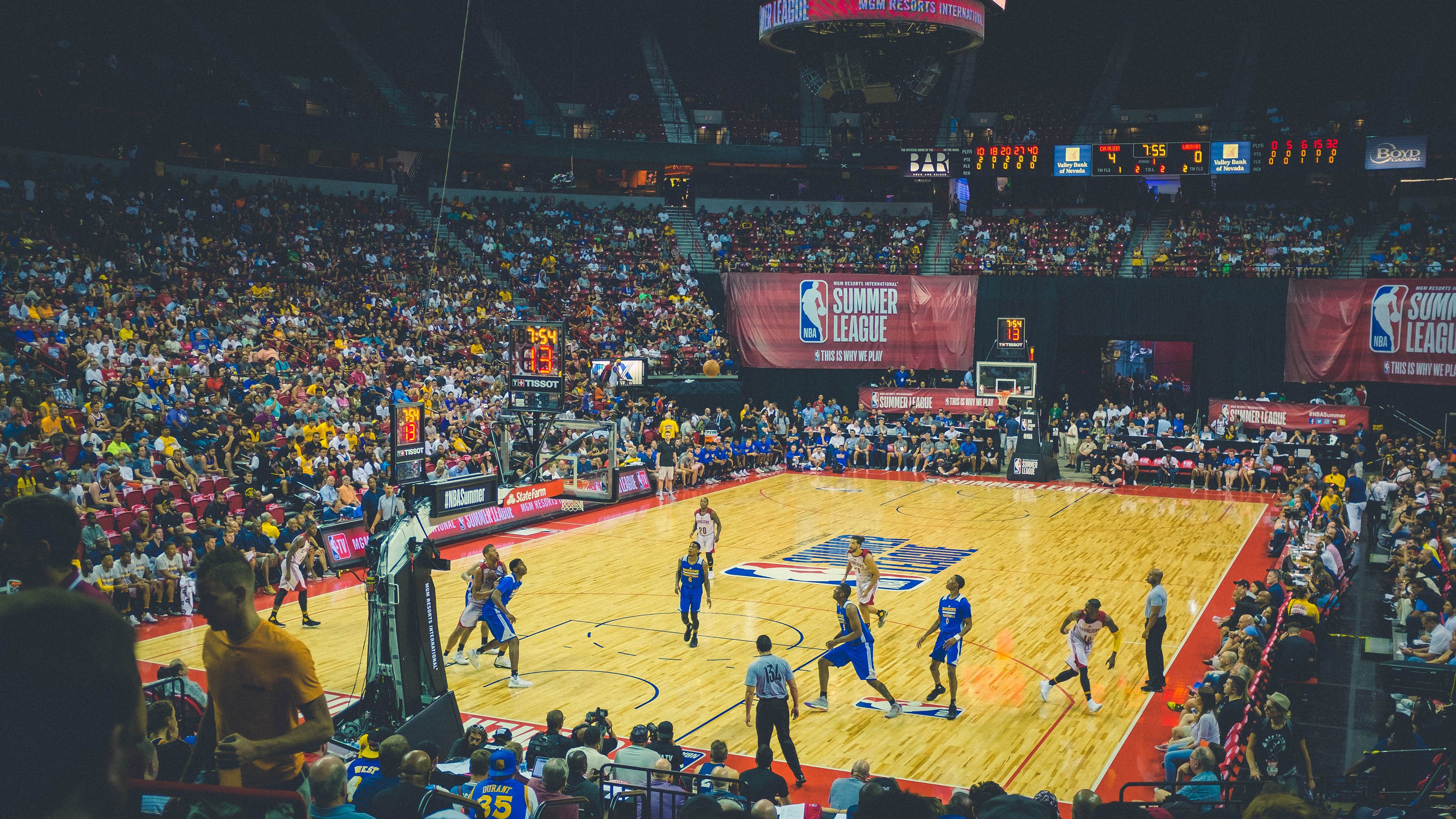 LPL赛区强强对话粉丝期待巅峰之战，lpl巅峰时刻bgm