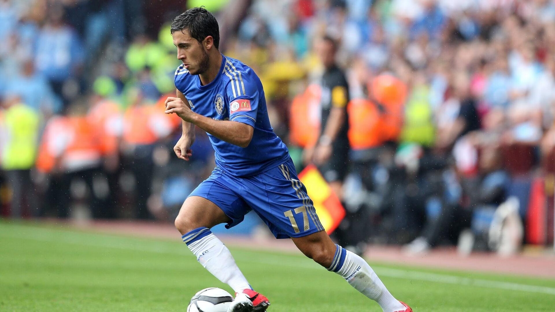 “从青涩新星到核心球员：萨尔·巴赫的快速成长”